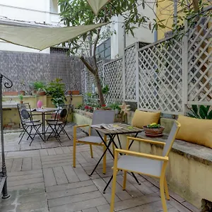 https://santi-quattro-apartments-colosseo.it-romehotels.com